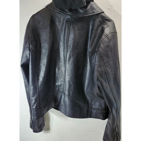 Levi's Black Leather Jacket - Picture 7 of 11